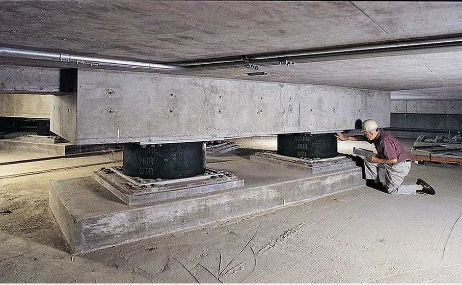 Diseño de Aislación Sísmica de Base en Alto Hospicio