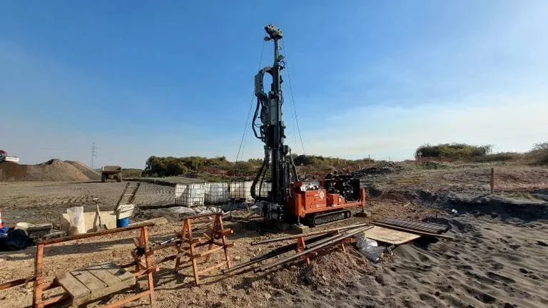 Calicata exploratoria en Alto Hospicio: reconocimiento directo del subsuelo salino