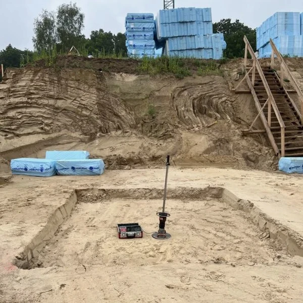 Ensayo Proctor Normal y Modificado en Alto Hospicio: Control de Compactación para Suelos Salinos